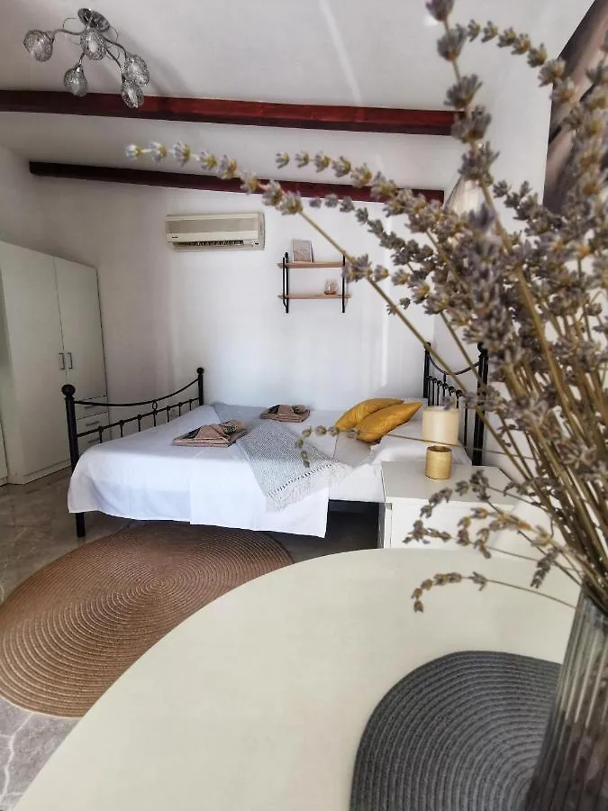 Studio With Character Pula Apartment